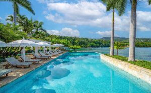 1. Round Hill Hotel and Villas