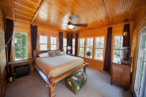 2. Beachside Boutique Inn