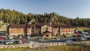 5. Holiday Inn Express & Suites Custer