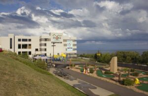 8. Edgewater Hotel and Waterpark