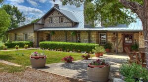 2. Kuebler Waldrip Haus and Danville School Bed and Breakfast
