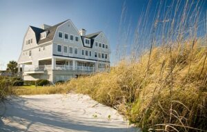 5. Elizabeth Pointe Lodge