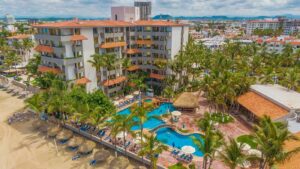 5. Luna Palace Hotel & Suites