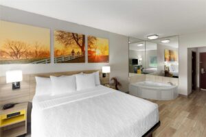 6. Days Inn & Suites by Wyndham Sam Houston Tollway