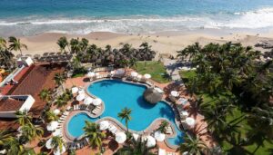 6. Emporio Ixtapa