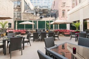 6. Hampton Inn & Suites Chicago-Downtown