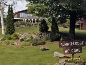 6. Summit Lodge & Resort