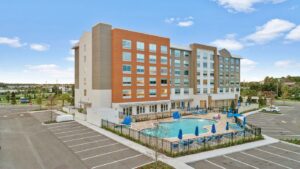 4. Holiday Inn Express & Suites Orlando - Lake Buena Vista by IHG