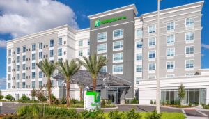 5. Holiday Inn & Suites Orlando I-Drive - Theme Parks by IHG