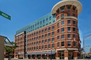 6. Hampton Inn & Suites Columbus-Downtown
